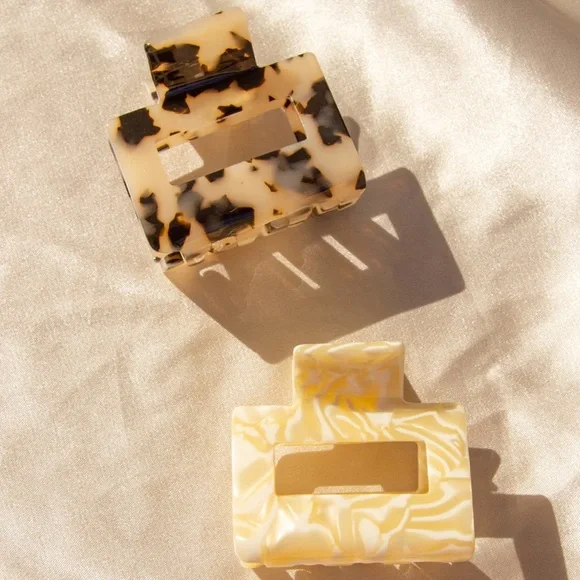 Acrylic Claw Clip Pearl or Tortoise Cheetah Hair Clip - Picture 4 of 12